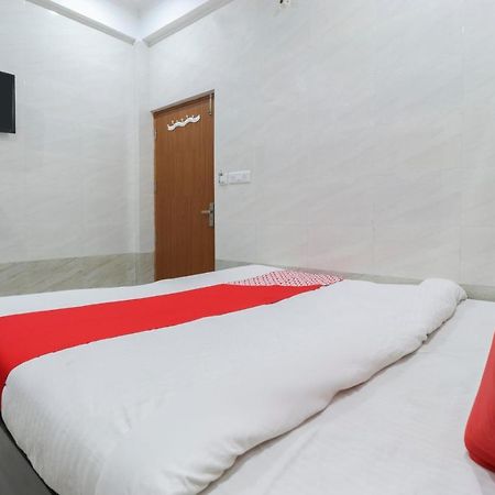 فندق Vrindāvanفي  Oyo 69378 Trilok Dham المظهر الخارجي الصورة