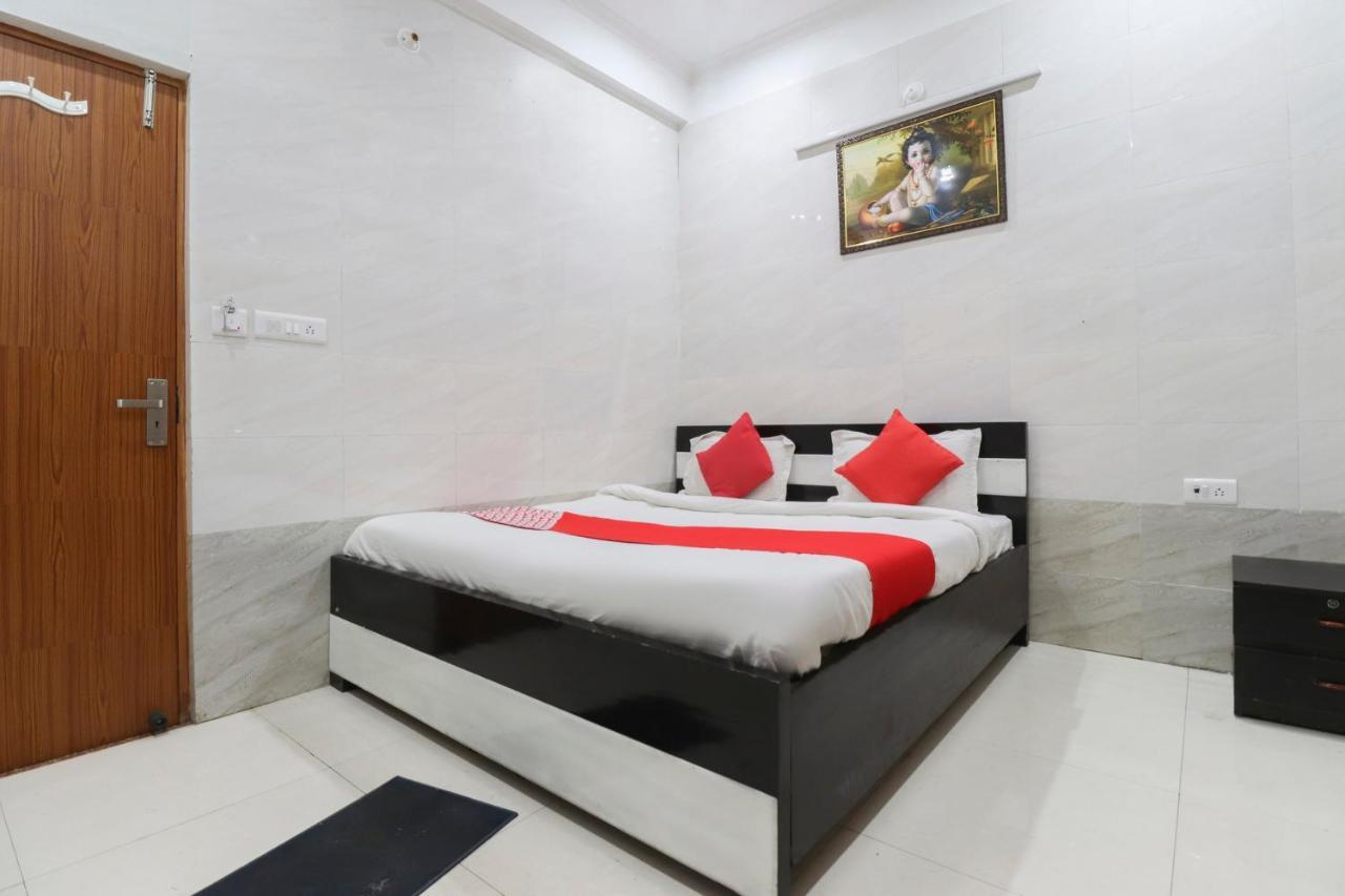 فندق Vrindāvanفي  Oyo 69378 Trilok Dham المظهر الخارجي الصورة