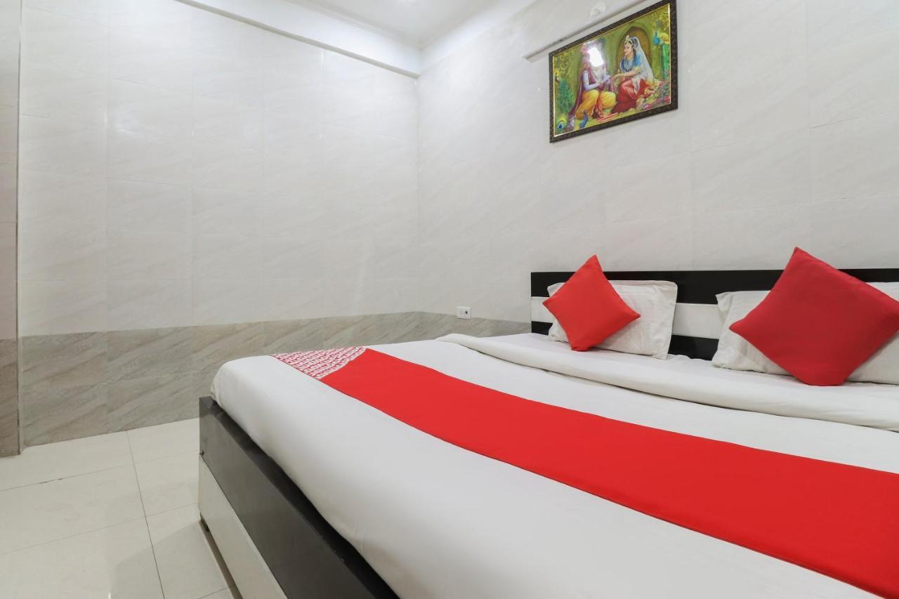 فندق Vrindāvanفي  Oyo 69378 Trilok Dham المظهر الخارجي الصورة