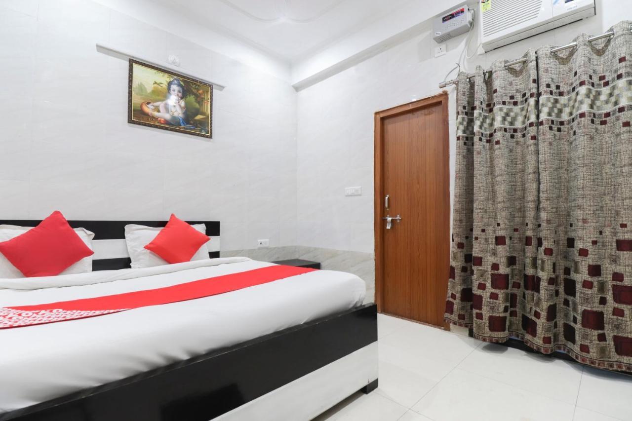 فندق Vrindāvanفي  Oyo 69378 Trilok Dham المظهر الخارجي الصورة