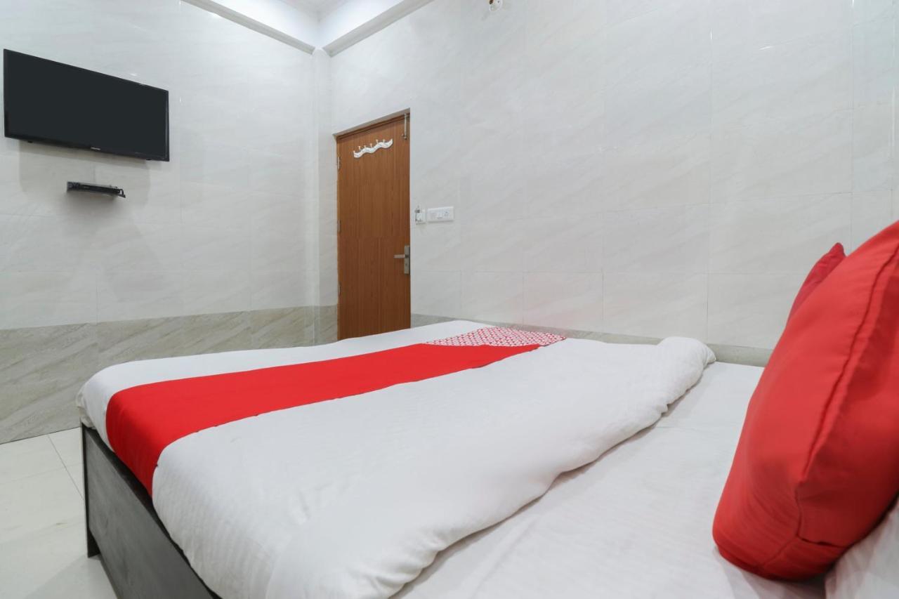 فندق Vrindāvanفي  Oyo 69378 Trilok Dham المظهر الخارجي الصورة